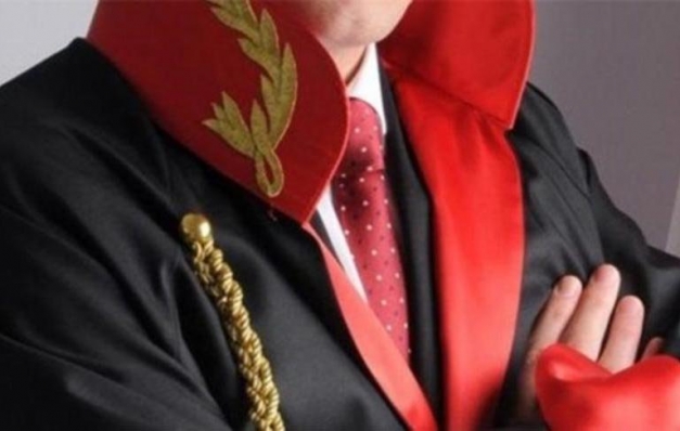 Savcı, kavga ettiği nişanlısının kaldığı yurdu polislerle bastı