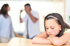 Çocuk annesinin uğradığı şiddetten kendini sorumlu tutabiliyor