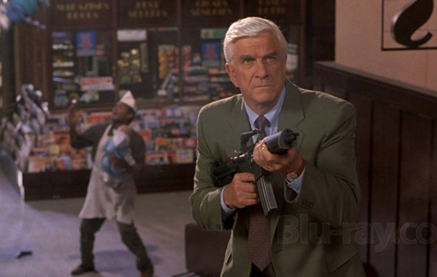 Yıllar sonra kahkaha garantili Çıplak Silah