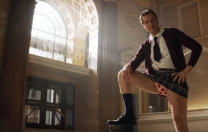 Yıllar sonra kahkaha garantili Çıplak Silah