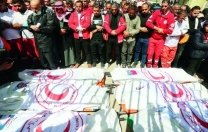 Yardım görevlilerini 1 metreden katlettiler